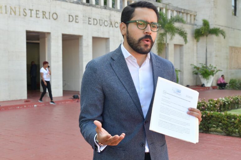 Yuri Enríquez Candidato a diputado del PLD, solicita al consejo Nacional de Educacion para que la Moral Y Cívica sea parte del currículo Escolar Dominicano