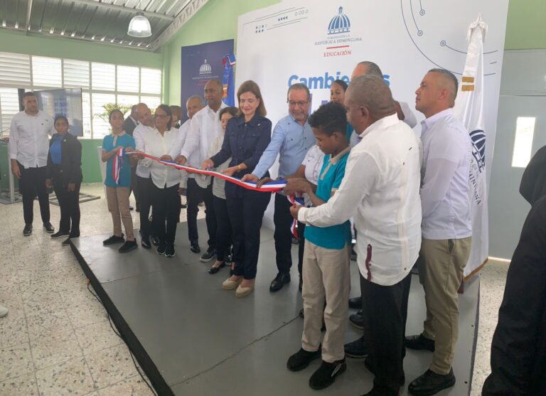 Vice presidenta de la Republica inaugura centro educativo Alcibíades Mejía en la Saona Bani