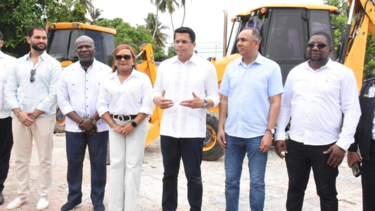 Inician reconstrucción de la Plaza Marcelino Marte en Guayacanes