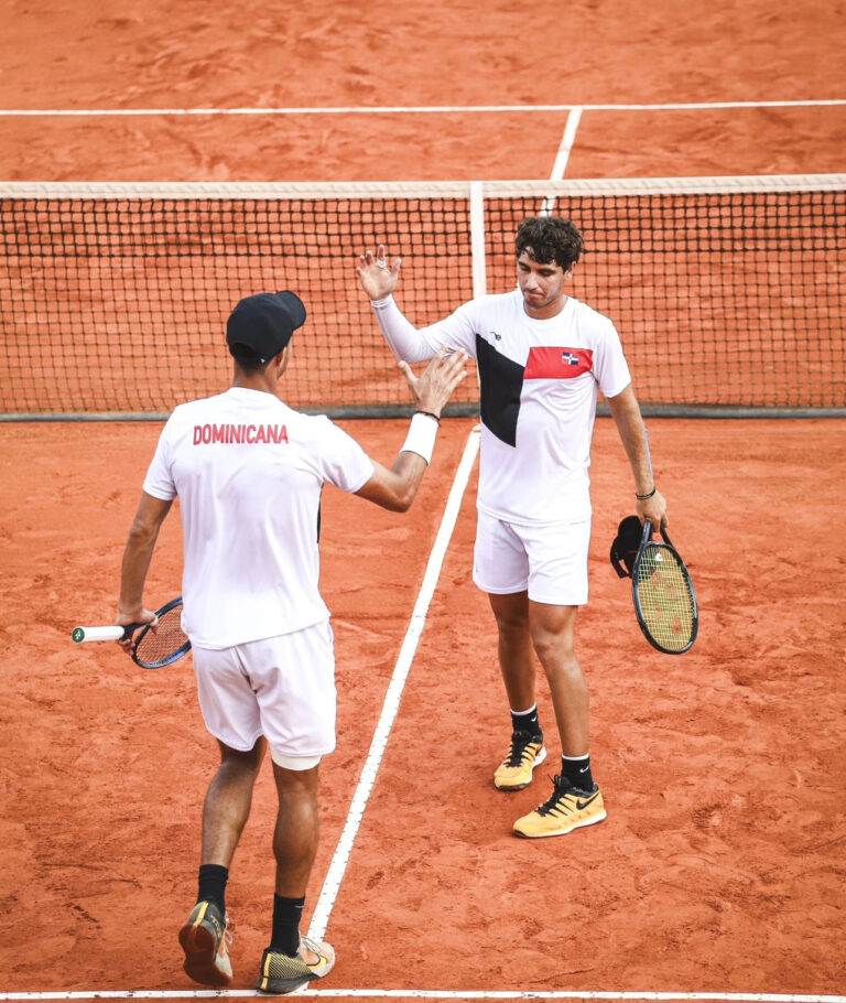 Tenistas Dominicanos Avanzan en la Copa Davis