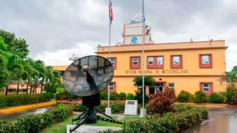 Chubascos pasajeros hacia el interior del país