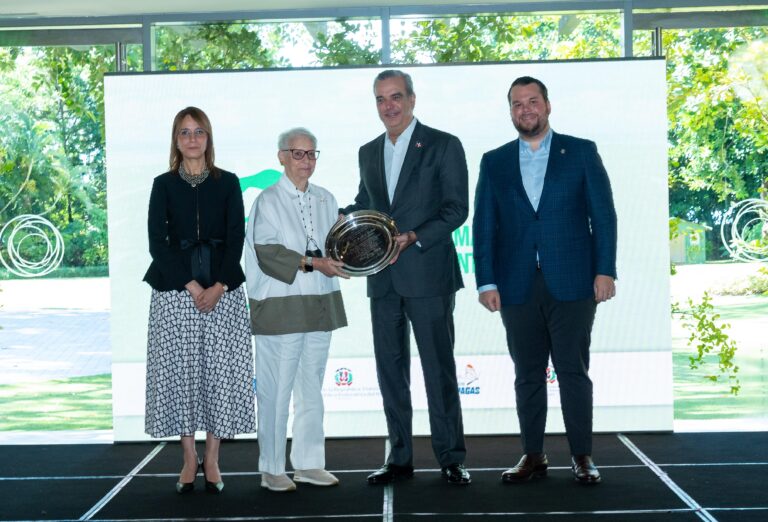 Entregan premio "El Cambio Climático no Conoce Fronteras"