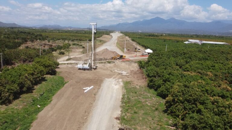 Continúan trabajos en avenida circunvalación Baní