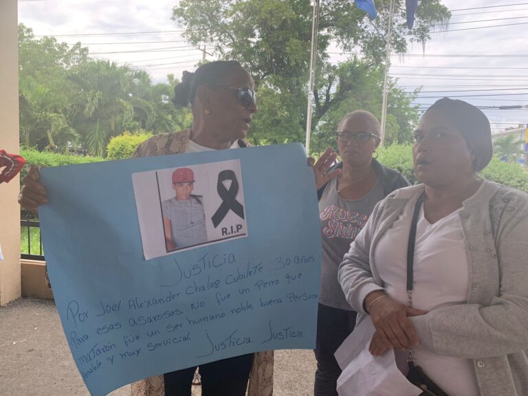 Familiares de Joven encontrado Muerto en Rio Baní piden Justicia