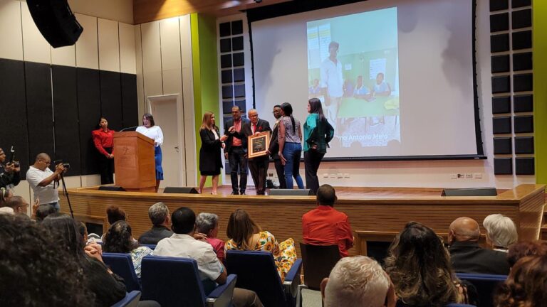 Centro   Cultural   Perelló reconoce 10 Maestros destacados   de la provincia Peravia