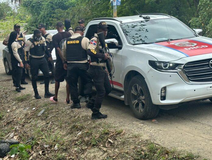 WhatsApp Image 2024-06-21 at 8.42.54 AM Arresto de dos jóvenes por microtráfico en Sabana de la Mar