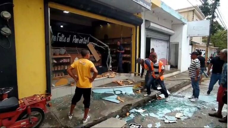 Explosión en panadería de La Vega deja varios heridos