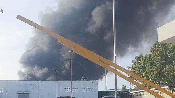 Incendio en Nave Industrial en la Autopista Duarte