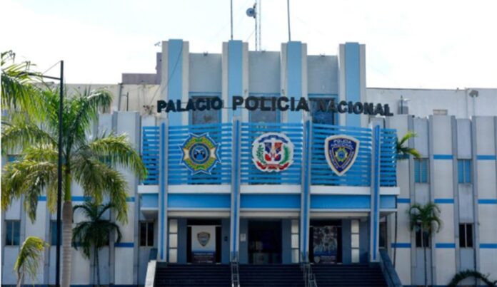 13_El-Pais_03_1p01 Destitución en la Policía Nacional tras tiroteo mortal en La Vega