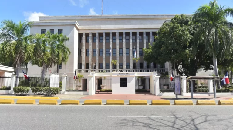 Ministerio de Educación publica calendario escolar 2024-2025