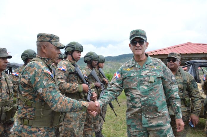Ministro de Defensa en Elias Piña Ministro de Defensa supervisa seguridad en la zona fronteriza de Elías Piña