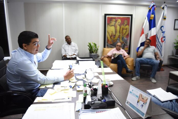 CAASD despliega equipos de emergencia ante huracán Beryl