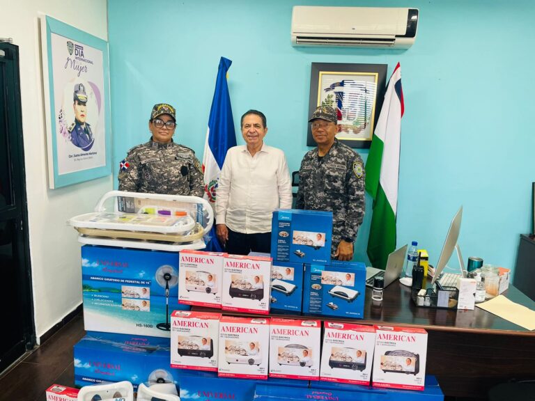 Senador Milcíades Franjul visita sede de la Regional Sur Central Policía Nacional en Baní