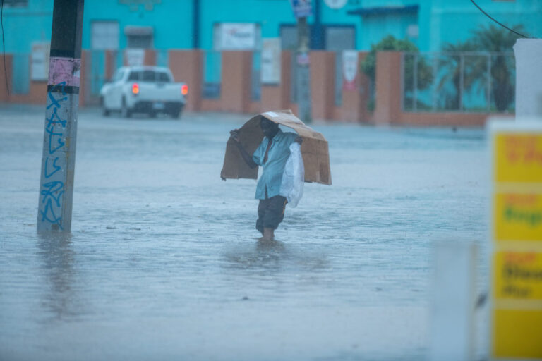 Aguaceros y tormentas eléctricas en la tarde por vaguada
