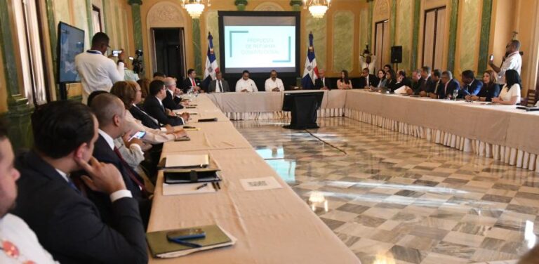 Gobierno continúa el debate sobre la reforma constitucional