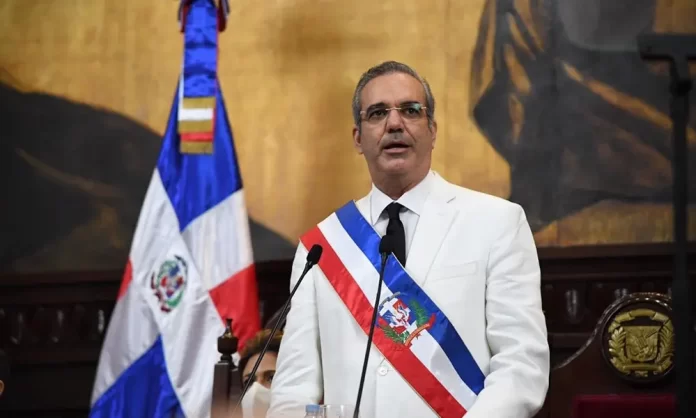 Abinader asume su segundo mandato con enfoque en Reformas y Desarrollo Sostenible
