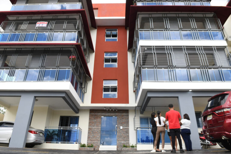 Joven cae desde edificio en SDN; su hija hospitalizada y esposo detenido