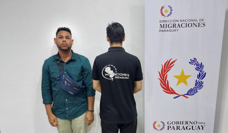 Interceptan a dos dominicanos con pasaportes falsos en aeropuerto de Paraguay