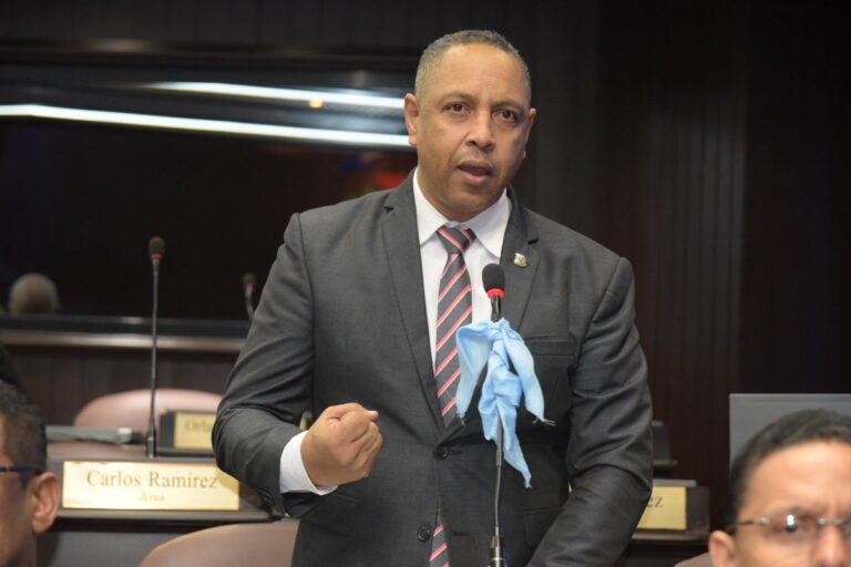 Diputado Nolberto Ortiz inaugura año escolar en escuela de educación especial