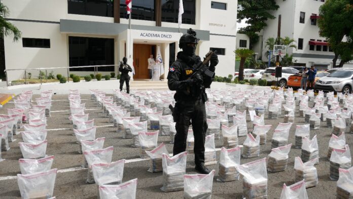 IMG-20240823-WA0014 DNCD incauta cargamento de 1,585 paquetes de presunta cocaína