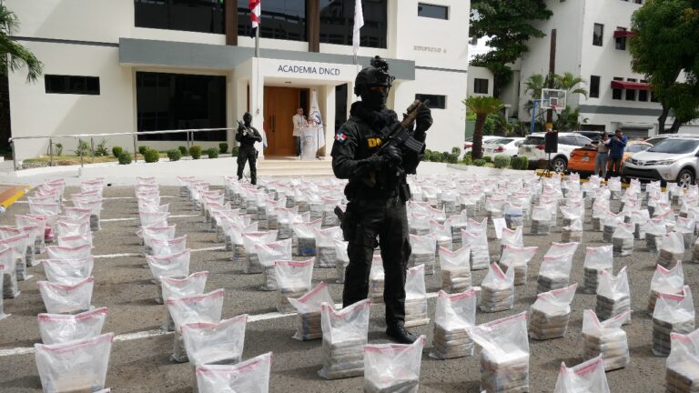 DNCD incauta cargamento de 1,585 paquetes de presunta cocaína