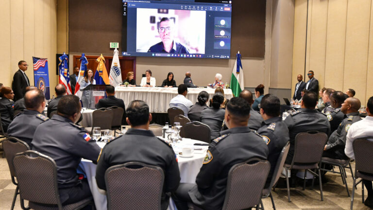 Oficiales inician capacitación para la transformación policial