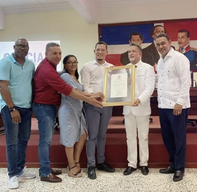 Colegio de Abogados reconoce a doctor Walter Lopez por sus aportes al pueblo Banilejo