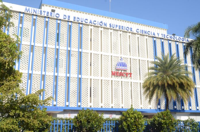 MESCyT-obtiene-la-maxima-calificacion-de-100-puntos-en-materia-de-transparencia-scaled Digeig reconoce al Mescyt con un 99% en transparencia