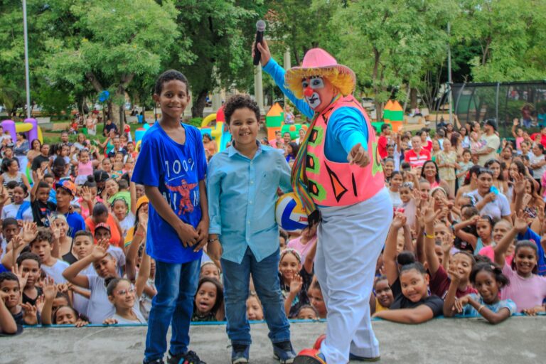 Alcaldía de Baní y AJI realizan “Domingo infantil” para despedir el verano