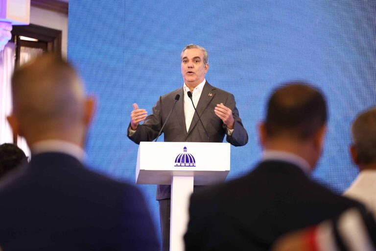 Abinader responde a Leonel Fernández y defiende propuesta de reforma constitucional