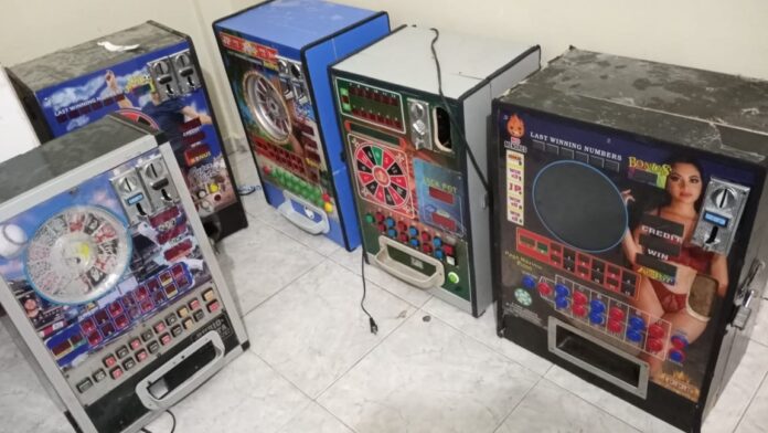 Policía incauta 28 máquinas tragamonedas ilegales en San Cristóbal