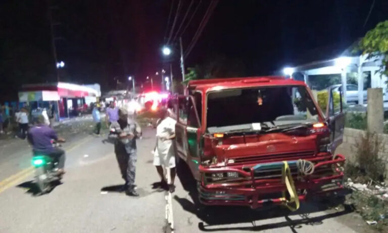 Tragedia en Azua: al menos 10 muertos y 30 heridos en accidente vial