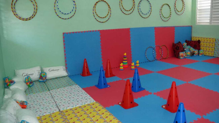 Inefi inaugura la primera aula de psicomotricidad