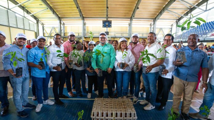 Jóvenes del Seybo reciben plántulas y animales para motivarse en la agricultura Jóvenes del Seybo reciben plántulas y animales para motivarse en la agricultura