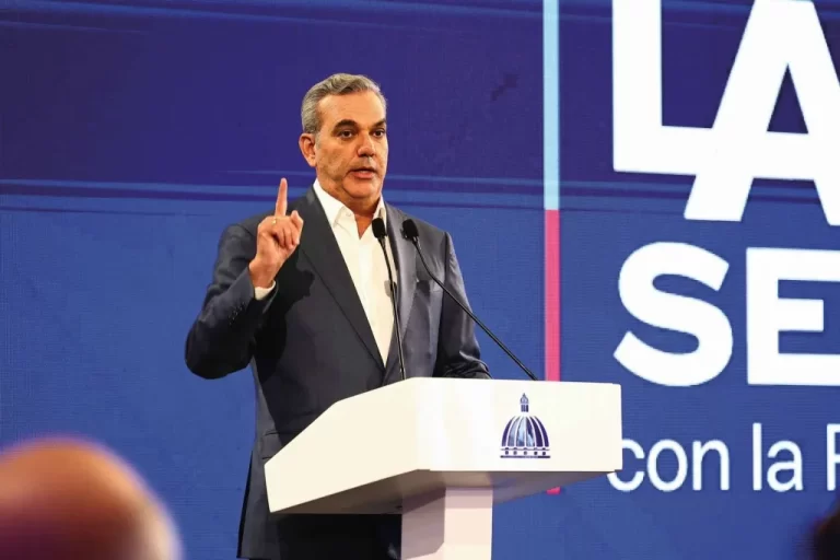Gobierno anuncia fusión de ministerios y eliminación entidades