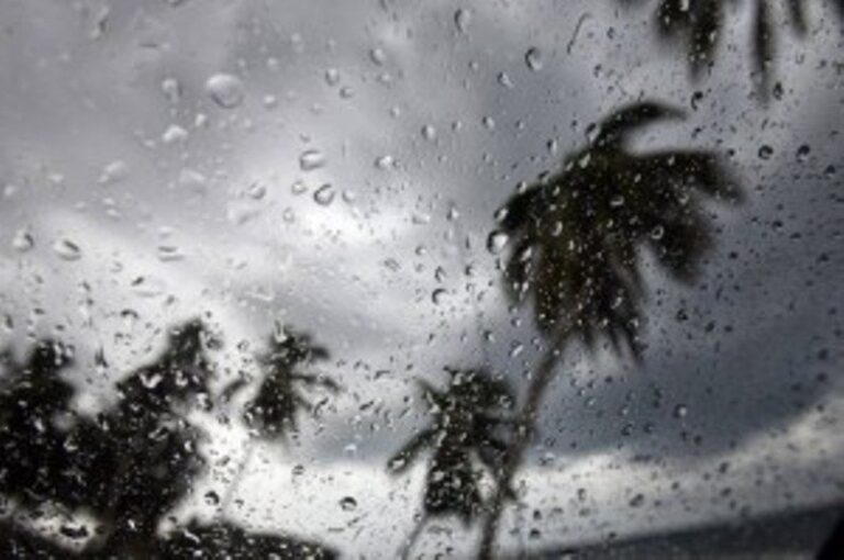 Onda tropical generando aguaceros en gran parte del país