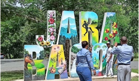 Altercado en Palo Blanco, Jarabacoa, entre residentes y la Policía por cierre de negocio