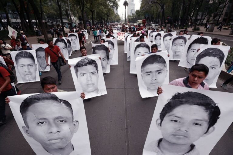 Los 43 jovenes de Ayotzinapa