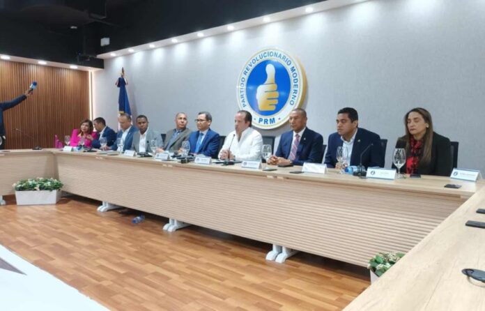 PRM acuerda reducir solo 20 diputados