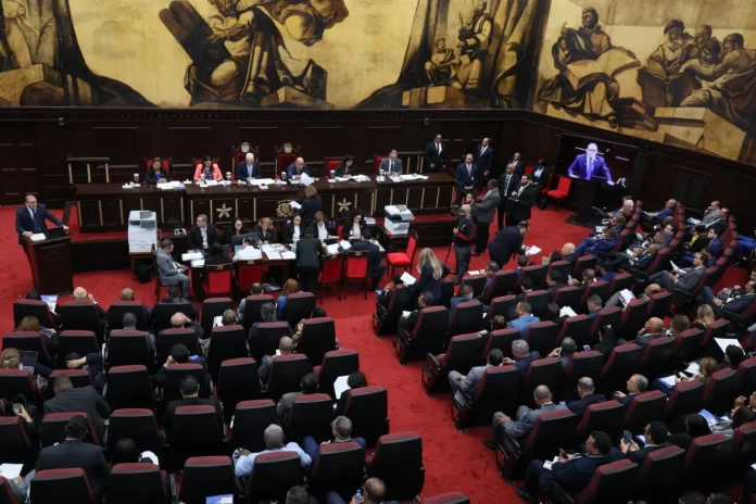 Cientos de personas rechazan la propuesta de Transformación Fiscal en vistas públicas