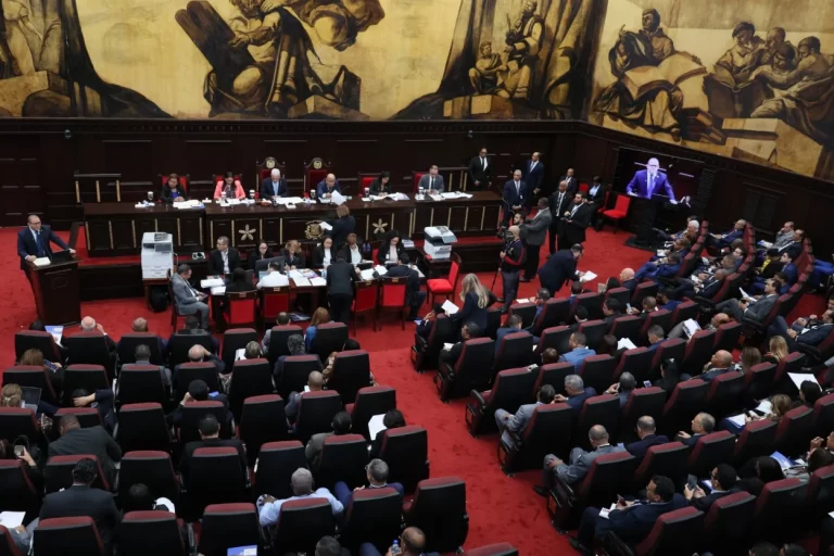 Cientos de personas rechazan la propuesta de Transformación Fiscal en vistas públicas
