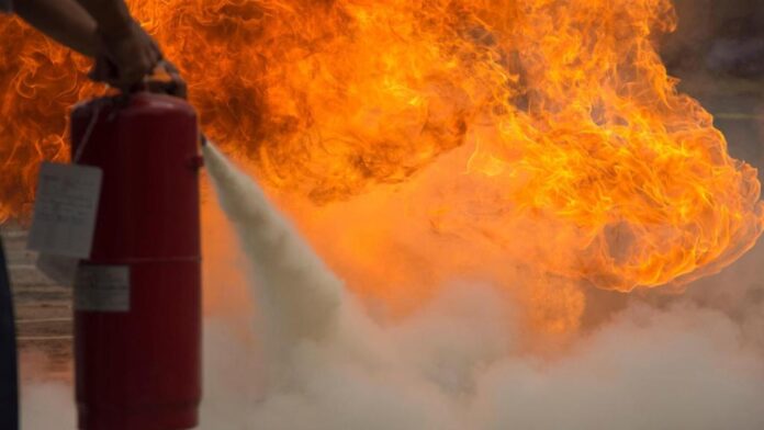 613451668_244339325_1024x576 Arrestan a hombre acusado de incendiar establecimiento comercial