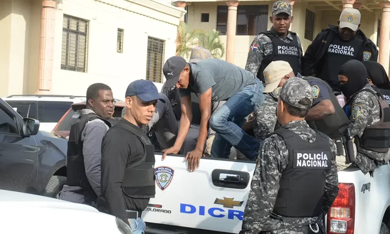 Allanamientos en Santiago resultan en detenciones