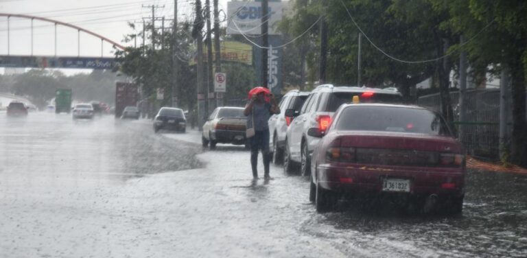 Aguaceros desde las horas matutinas por vaguada