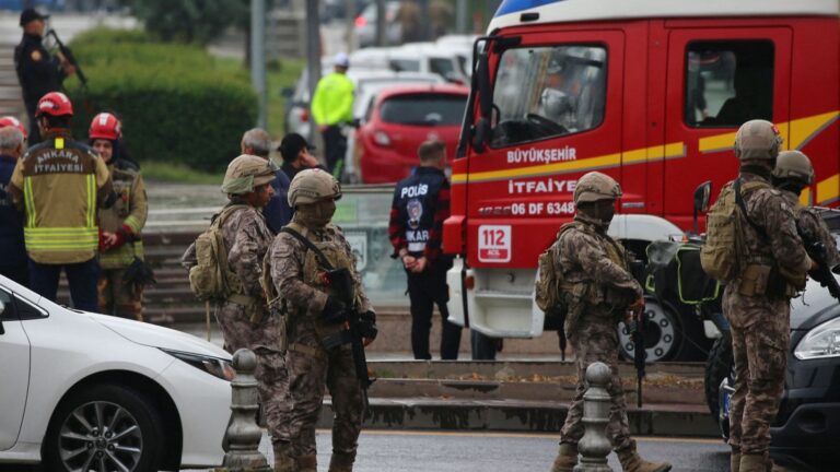 Turquía bajo ataque terrorista. Una bomba explota en la sede de las Industrias Aeroespaciales de Turquía, se reportan varios muertos y heridos.