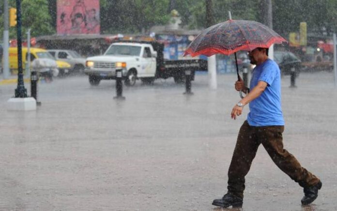 Vaguada y onda tropical provocan lluvias