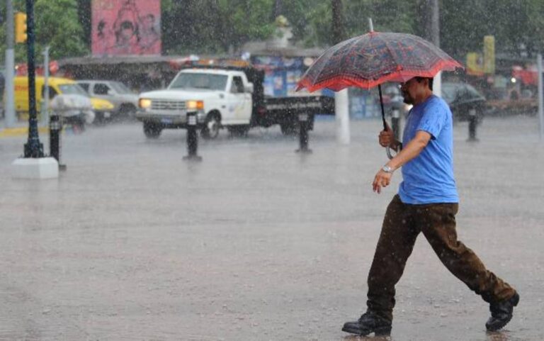 Vaguada y onda tropical provocan lluvias