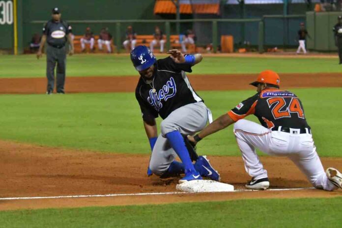 Los Tigres del Licey vencen a los Toros del Este