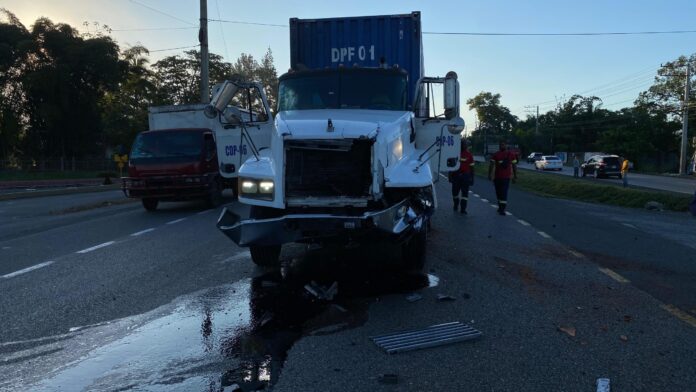 Accidente múltiple en la autopista Duarte involucra seis vehículos