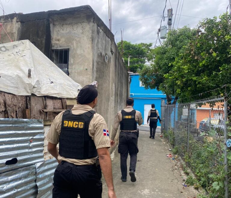 Hombre resulta herido durante operativo de la DNCD en SFM